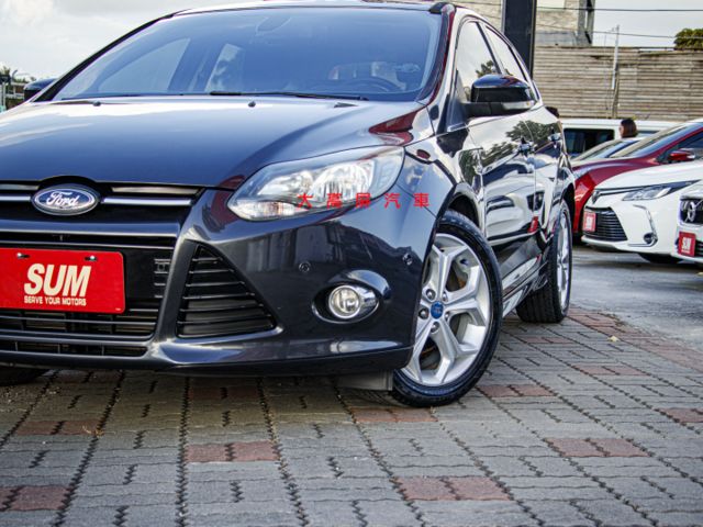 【預約賞車即享網路優惠價】2.0L 汽油運動型 原鈑件 空力套件 天窗 分區溫控 中控螢幕 導航 定速 自動停車  第4張相片