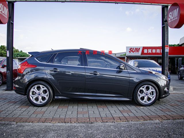 【預約賞車即享網路優惠價】2.0L 汽油運動型 原鈑件 空力套件 天窗 分區溫控 中控螢幕 導航 定速 自動停車  第5張相片