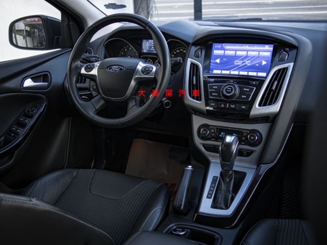 【預約賞車即享網路優惠價】2.0L 汽油運動型 原鈑件 空力套件 天窗 分區溫控 中控螢幕 導航 定速 自動停車  第11張相片