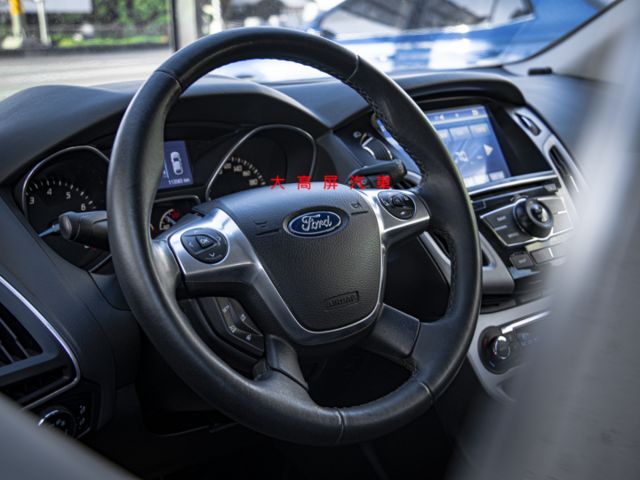 【預約賞車即享網路優惠價】2.0L 汽油運動型 原鈑件 空力套件 天窗 分區溫控 中控螢幕 導航 定速 自動停車  第12張相片