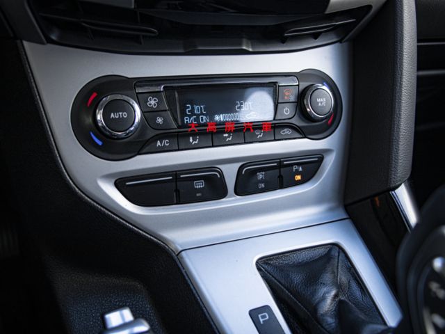 【預約賞車即享網路優惠價】2.0L 汽油運動型 原鈑件 空力套件 天窗 分區溫控 中控螢幕 導航 定速 自動停車  第17張相片