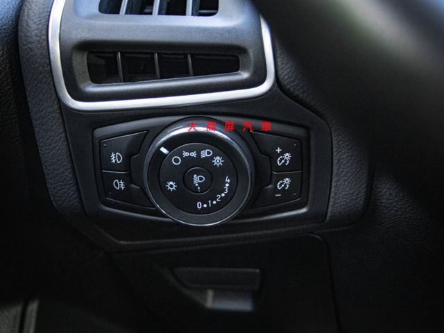 【預約賞車即享網路優惠價】2.0L 汽油運動型 原鈑件 空力套件 天窗 分區溫控 中控螢幕 導航 定速 自動停車  第19張相片