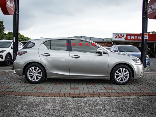 【預約賞車即享網路優惠價】1.8L 豪華版 原鈑 LED日行燈 分區溫控 電動椅 中控螢幕 IKEY 定速  第5張相片