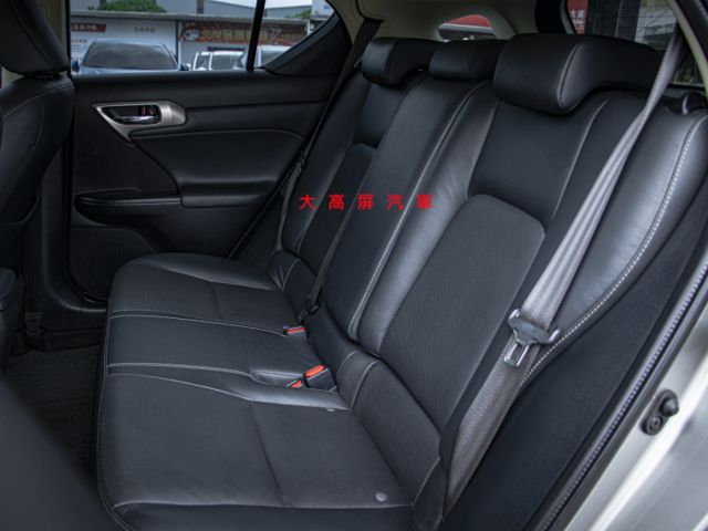 【預約賞車即享網路優惠價】1.8L 豪華版 原鈑 LED日行燈 分區溫控 電動椅 中控螢幕 IKEY 定速  第10張相片