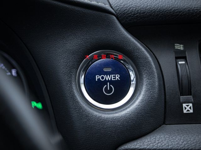 【預約賞車即享網路優惠價】1.8L 豪華版 原鈑 LED日行燈 分區溫控 電動椅 中控螢幕 IKEY 定速  第15張相片