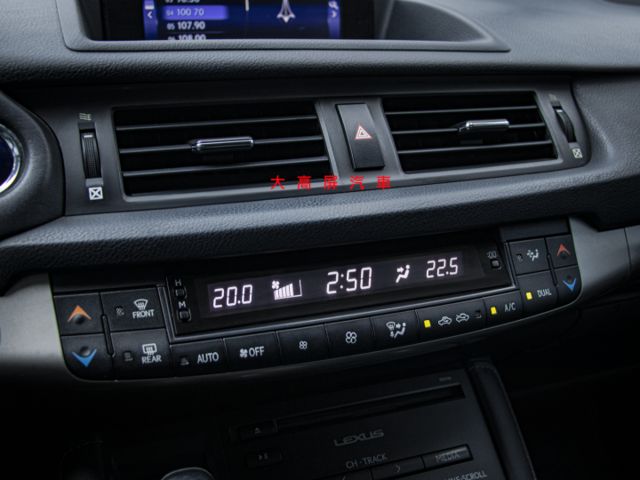 【預約賞車即享網路優惠價】1.8L 豪華版 原鈑 LED日行燈 分區溫控 電動椅 中控螢幕 IKEY 定速  第18張相片