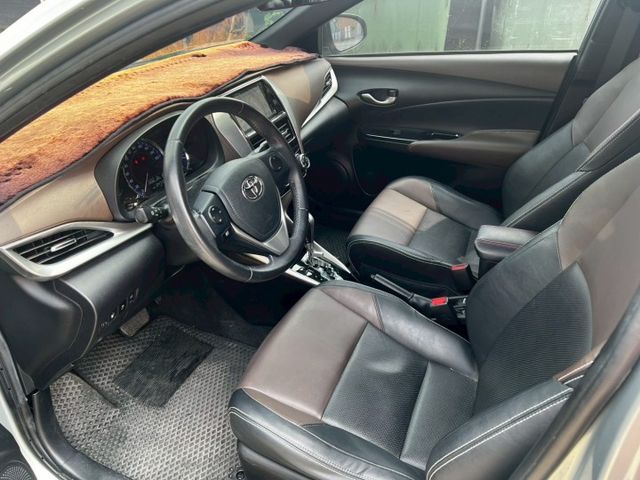 【預約賞車即享網路優惠價】1.5L Crossover豪華影音 原鈑 LED日行燈 方向盤快控鍵 導航 IKEY 定速  第3張相片