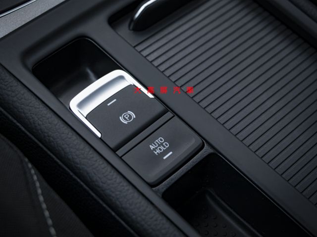 【預約賞車即享網路優惠價】1.2T TL 原鈑件 後霧燈 後座出風口 中控螢幕 藍牙通訊 循跡防滑  第17張相片