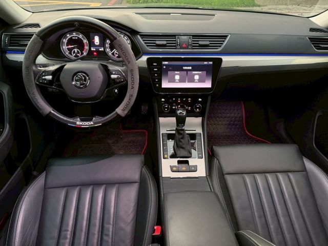 【預約賞車即享網路優惠價】1.5T菁英升級VARRO框BREMBO卡鉗 環景 分區溫控 電動椅 ACC IKEY 電尾門  第6張相片