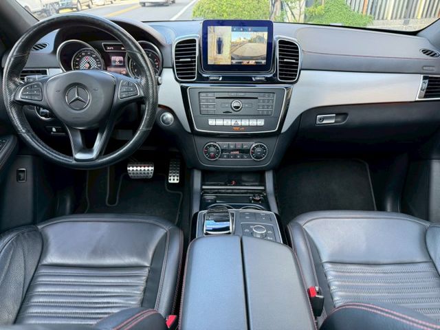 【預約賞車即享網路優惠價】AMG 原鈑 全景天窗 換檔撥片 分區溫控 電動椅 IKEY 環景 自動停車 電尾門  第5張相片