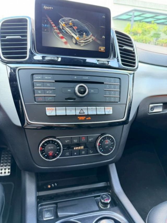 【預約賞車即享網路優惠價】AMG 原鈑 全景天窗 換檔撥片 分區溫控 電動椅 IKEY 環景 自動停車 電尾門  第6張相片