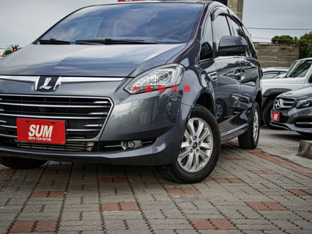 【預約賞車即享網路優惠價】2.2T 精緻型8人 原鈑件 前後霧燈 恆溫空調 中控螢幕 IKEY 斜坡起步輔助  第4張相片
