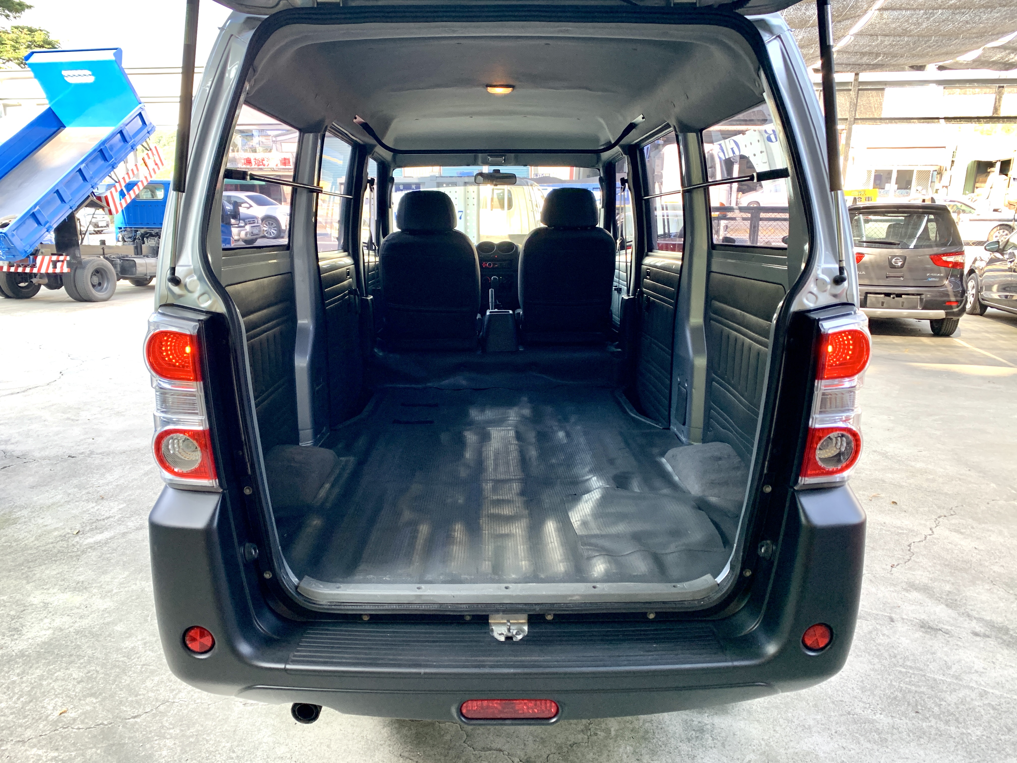 菱利veryca 1.3 貨車版 2人座 認證車 無待修無泡水無事故  第11張相片