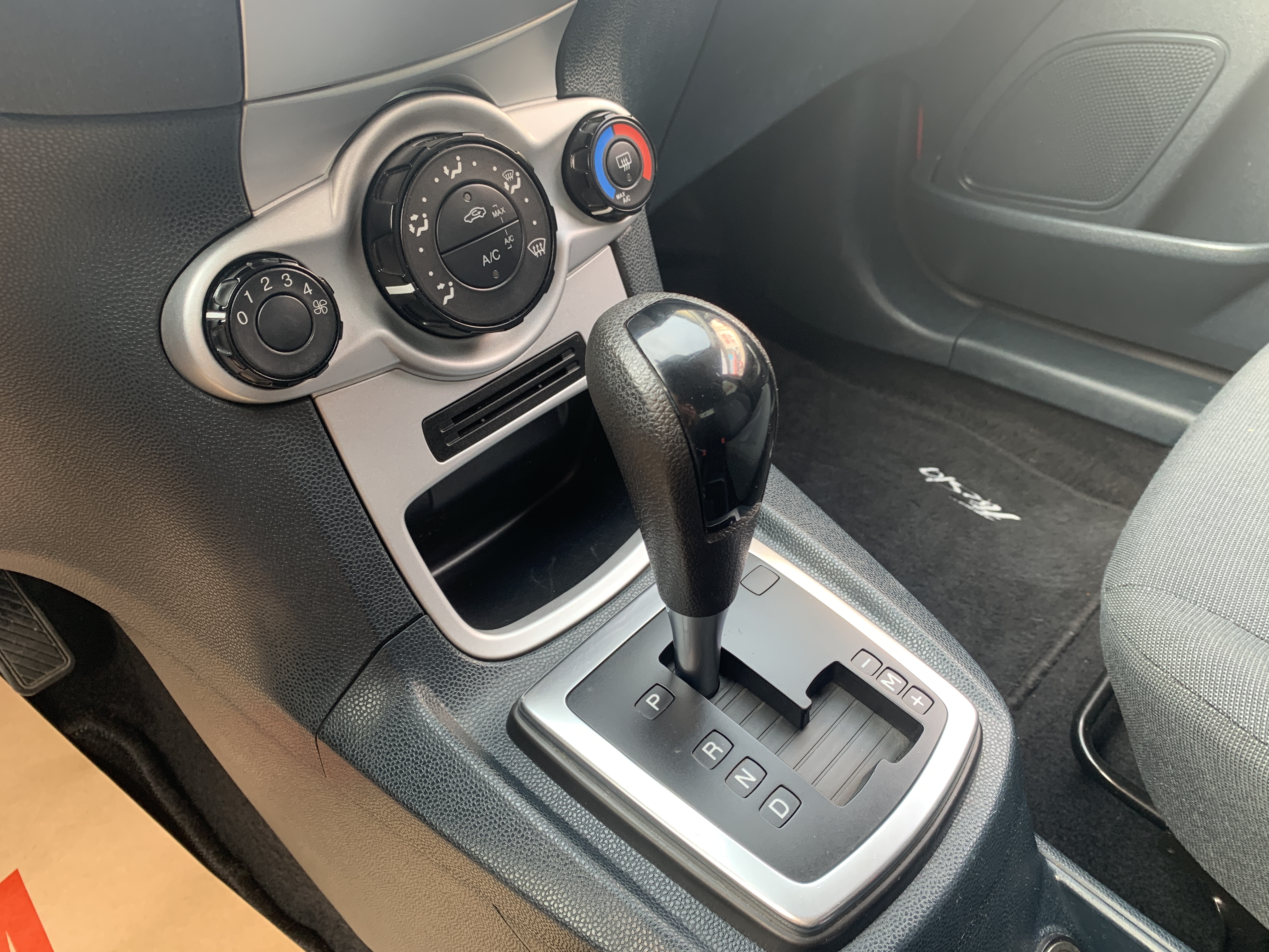 5D 己認證代步車 小車好停省稅金 無待修無泡水無事故 里程保證   第12張相片