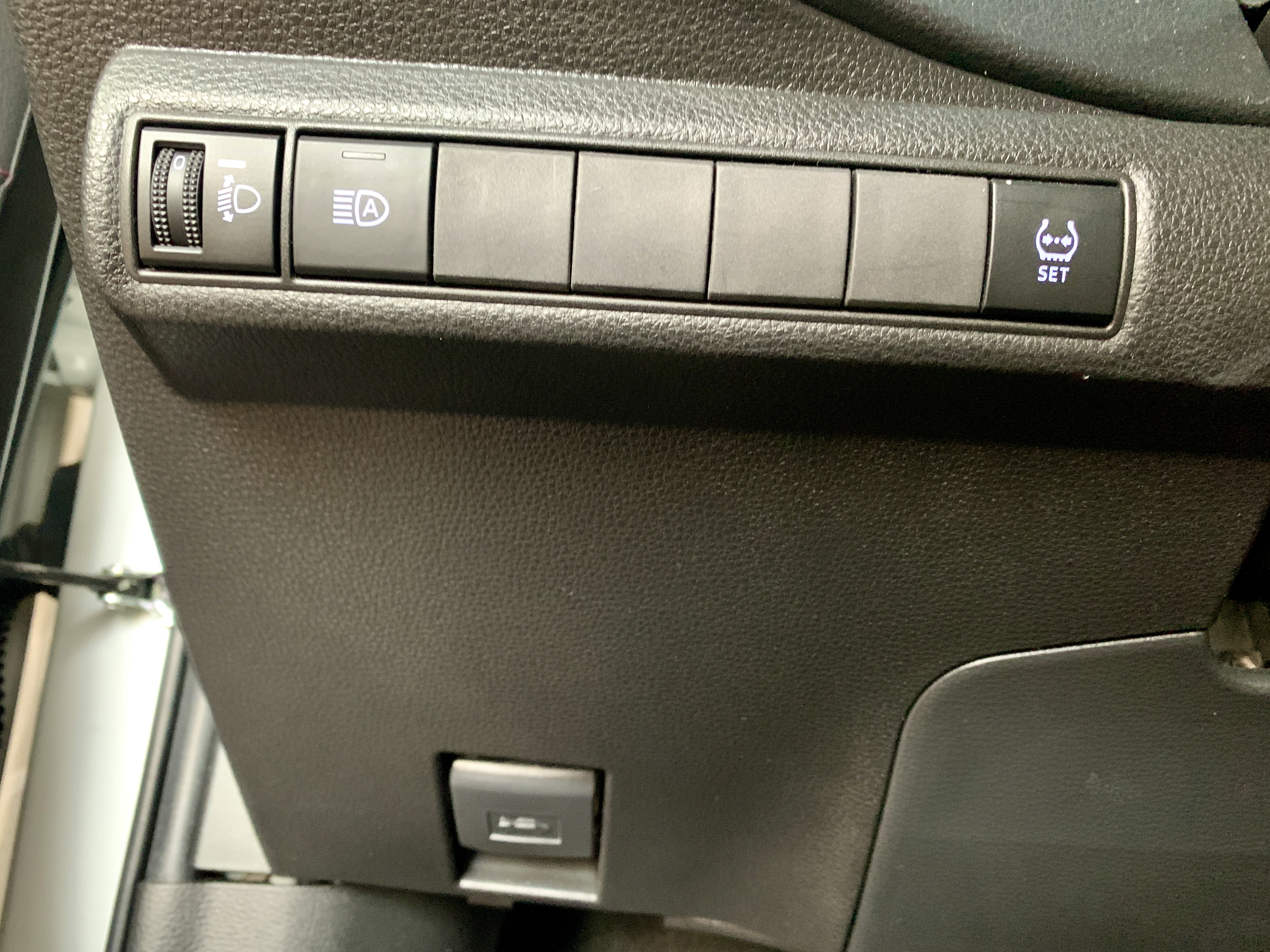 阿堤斯 GT sport 版 保固中 可認證 一手車 無待修 新車價9X.8萬 誠可議  第10張相片