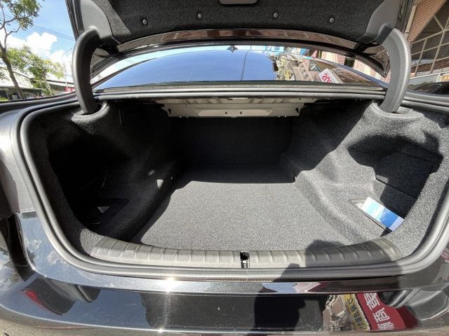 成交只要10X萬 可全貸 一手車庫車 原鈑件 無事故 正2019極智版 標配5AT自動駕駛 腳踢電動尾門 四門摸門感應  第20張相片