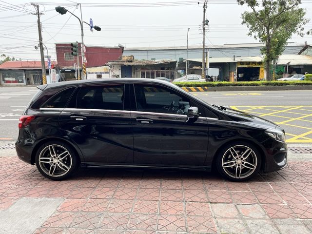 成交只要4X萬 一手車 原鈑件 有認證 有保固 小改款 可全貸月付僅7千 原廠選配AMG全車套件  主動煞車 自動停車  第3張相片