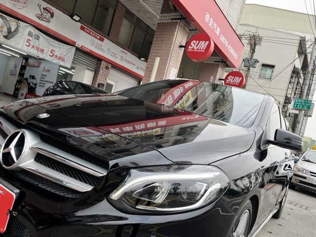 成交只要4X萬 一手車 原鈑件 有認證 有保固 小改款 可全貸月付僅7千 原廠選配AMG全車套件  主動煞車 自動停車  第18張相片