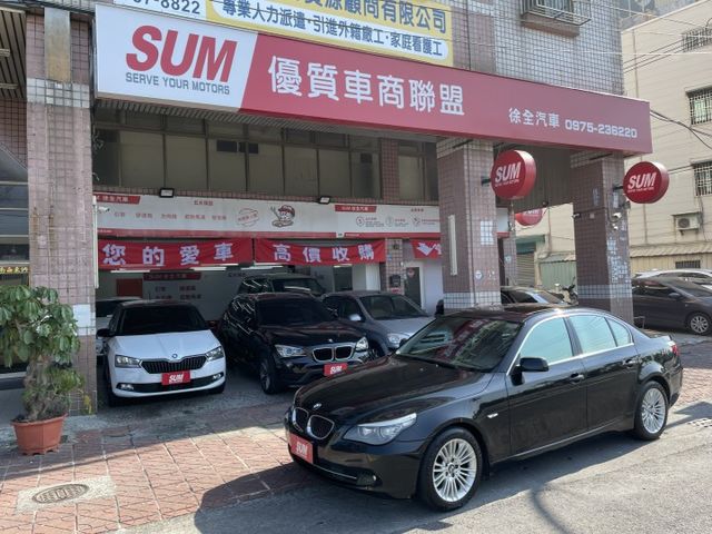 一手車、原鈑件、小改款、經典六缸引擎、F10樣式17吋鋁圈、倒車顯影、盲點偵測  第1張相片