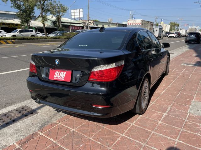 一手車、原鈑件、小改款、經典六缸引擎、F10樣式17吋鋁圈、倒車顯影、盲點偵測  第2張相片