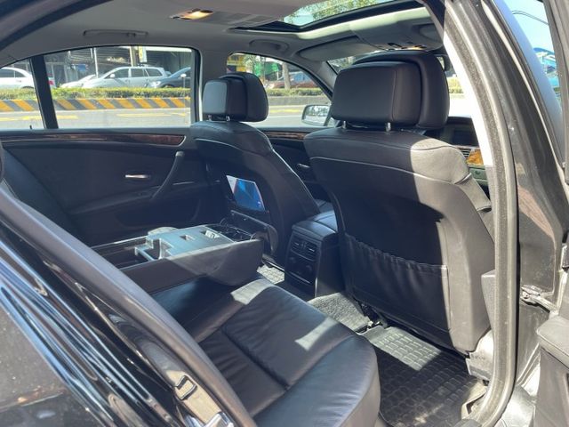 一手車、原鈑件、小改款、經典六缸引擎、F10樣式17吋鋁圈、倒車顯影、盲點偵測  第9張相片