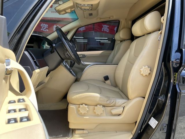 我不是M7 我是CEO 市場唯一 超低里程 只跑2萬多公里 完美車況 全車電子設備正常 無事故有認證 享一年保固 可全貸  第6張相片