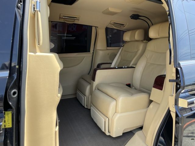 我不是M7 我是CEO 市場唯一 超低里程 只跑2萬多公里 完美車況 全車電子設備正常 無事故有認證 享一年保固 可全貸  第8張相片