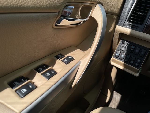 我不是M7 我是CEO 市場唯一 超低里程 只跑2萬多公里 完美車況 全車電子設備正常 無事故有認證 享一年保固 可全貸  第17張相片