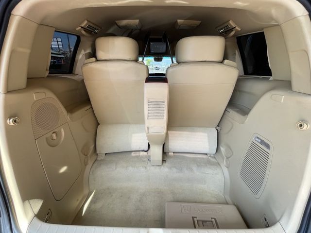 我不是M7 我是CEO 市場唯一 超低里程 只跑2萬多公里 完美車況 全車電子設備正常 無事故有認證 享一年保固 可全貸  第18張相片
