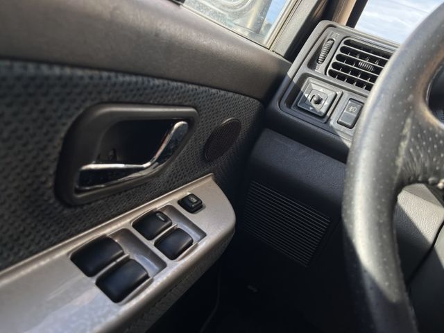 可全貸 阿伯一手自用車 都載人 沒載貨 內裝如新 只跑11萬 低里程 原鈑件無事故 無泡水 ABS 四門電動窗 好開好養  第17張相片