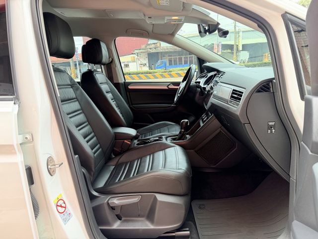 ✅一手車✅原鈑件✅7人座✅全速域自動跟車✅車道維持✅盲點偵測✅主動煞停✅無事故有認證✅引擎+變速箱等五大保固一年兩萬公里  第9張相片