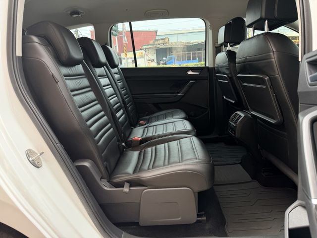 ✅一手車✅原鈑件✅7人座✅全速域自動跟車✅車道維持✅盲點偵測✅主動煞停✅無事故有認證✅引擎+變速箱等五大保固一年兩萬公里  第11張相片