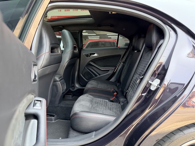 ✅舊換新現折5萬✅原鈑件✅有認證✅一年2萬公里保固✅可全貸✅原廠選配全車AMG套件✅HarmanKardon喇叭✅大天窗  第8張相片