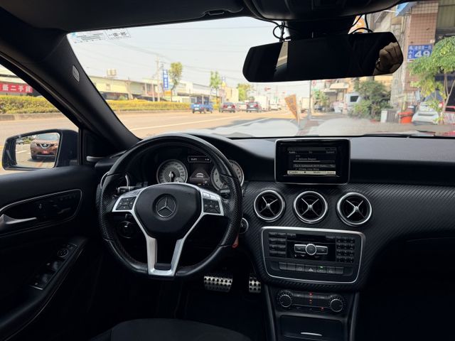 ✅舊換新現折5萬✅原鈑件✅有認證✅一年2萬公里保固✅可全貸✅原廠選配全車AMG套件✅HarmanKardon喇叭✅大天窗  第11張相片