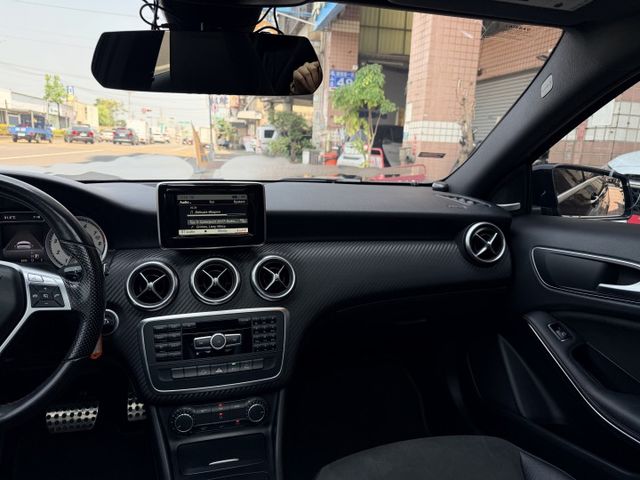 ✅舊換新現折5萬✅原鈑件✅有認證✅一年2萬公里保固✅可全貸✅原廠選配全車AMG套件✅HarmanKardon喇叭✅大天窗  第12張相片