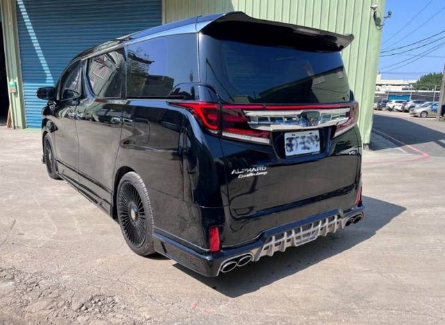 新車入庫車輛整備中  第3張相片