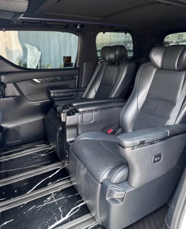 新車入庫車輛整備中  第4張相片