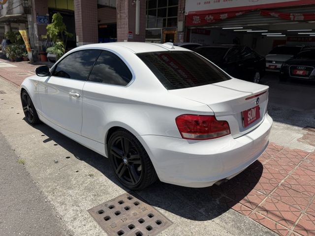 ✅超稀有BMW 1 Series Coupe✅自排版✅第三方認證原鈑件✅出廠證明✅升級18吋M版鋁圈✅倒車顯影✅藍芽音訊  第7張相片