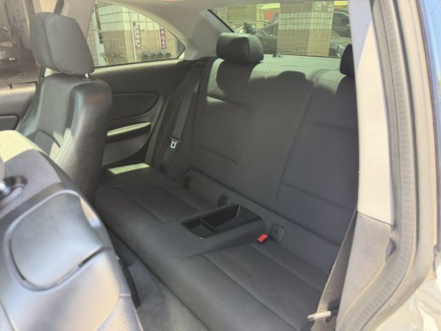 ✅超稀有BMW 1 Series Coupe✅自排版✅第三方認證原鈑件✅出廠證明✅升級18吋M版鋁圈✅倒車顯影✅藍芽音訊  第10張相片
