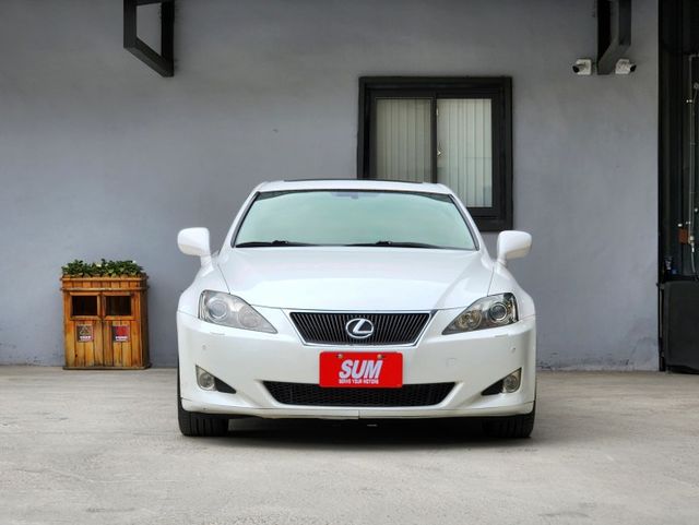 便宜入手豪華進口車/V6自然進氣/Keyless/定速/防滑/雙電動記憶座椅/換檔撥片/雙區恆溫/方控鍵/HID頭燈  第2張相片