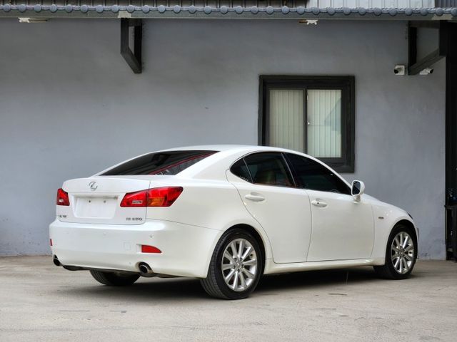 便宜入手豪華進口車/V6自然進氣/Keyless/定速/防滑/雙電動記憶座椅/換檔撥片/雙區恆溫/方控鍵/HID頭燈  第4張相片