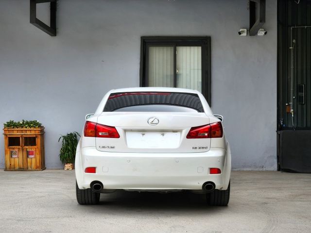 便宜入手豪華進口車/V6自然進氣/Keyless/定速/防滑/雙電動記憶座椅/換檔撥片/雙區恆溫/方控鍵/HID頭燈  第6張相片