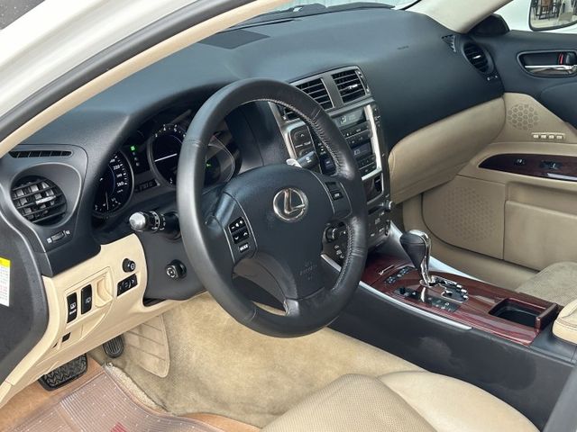 便宜入手豪華進口車/V6自然進氣/Keyless/定速/防滑/雙電動記憶座椅/換檔撥片/雙區恆溫/方控鍵/HID頭燈  第7張相片