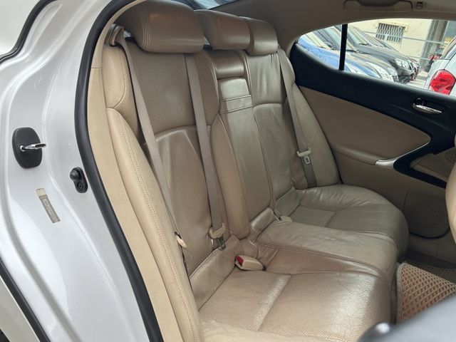 便宜入手豪華進口車/V6自然進氣/Keyless/定速/防滑/雙電動記憶座椅/換檔撥片/雙區恆溫/方控鍵/HID頭燈  第9張相片