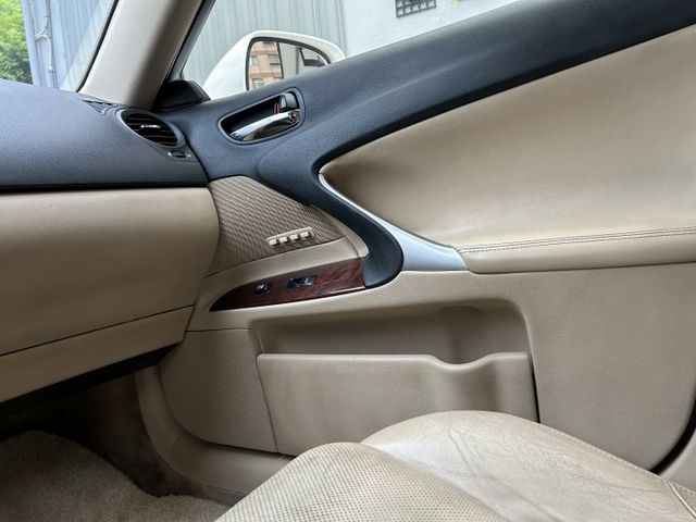 便宜入手豪華進口車/V6自然進氣/Keyless/定速/防滑/雙電動記憶座椅/換檔撥片/雙區恆溫/方控鍵/HID頭燈  第19張相片