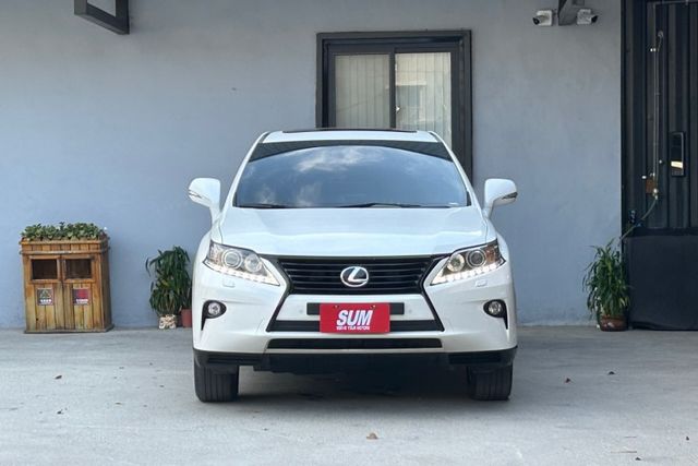 豪華舒適進口休旅/電動尾門/安卓機/Carplay/定速/雙電動椅/循跡防滑/雙區恆溫/Keyless/光感應HID頭燈  第3張相片