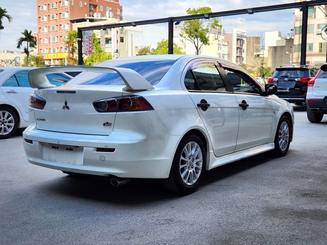 超酷改裝大尾翼/Keyless/安卓機/Carplay/定速/換檔撥片/抬頭顯示器/恆溫空調/電動天窗/電折後視鏡  第2張相片