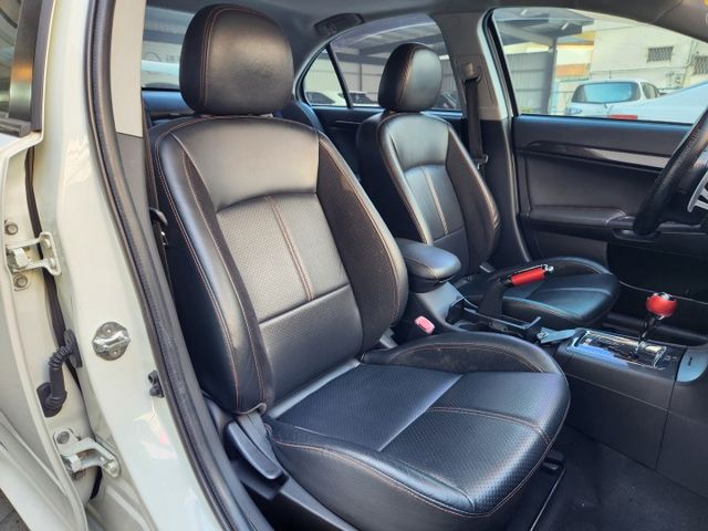 超酷改裝大尾翼/Keyless/安卓機/Carplay/定速/換檔撥片/抬頭顯示器/恆溫空調/電動天窗/電折後視鏡  第9張相片