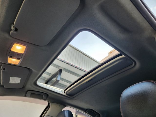 超酷改裝大尾翼/Keyless/安卓機/Carplay/定速/換檔撥片/抬頭顯示器/恆溫空調/電動天窗/電折後視鏡  第11張相片
