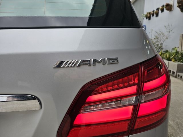 高級進口車/定速/Carplay/換檔撥片/方控鍵/雙區恆溫空調/電動椅/Keyless/駕駛模式/胎壓監控/循跡防滑  第3張相片